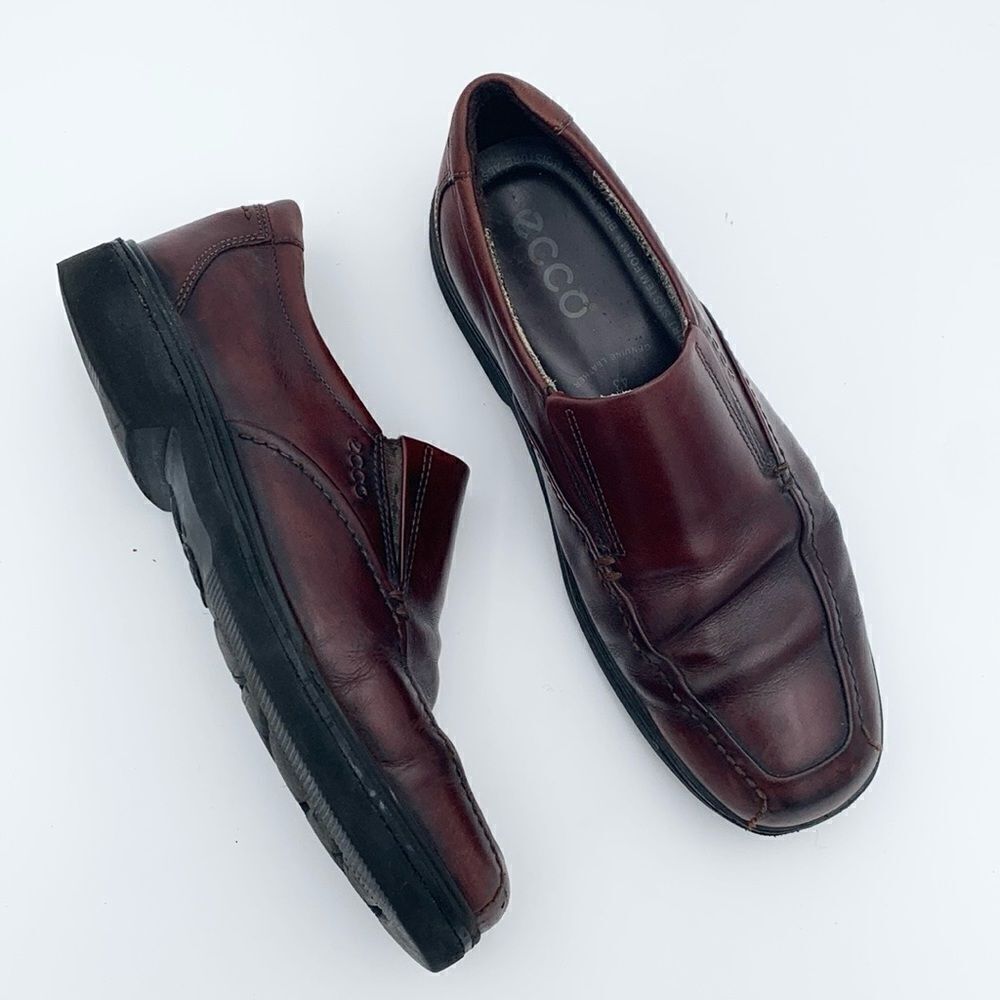 ECCO mahogany, brown leather slip on men’s loafers ￼size 43